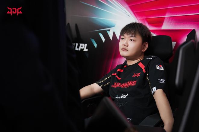 认为他在场 认为他在场